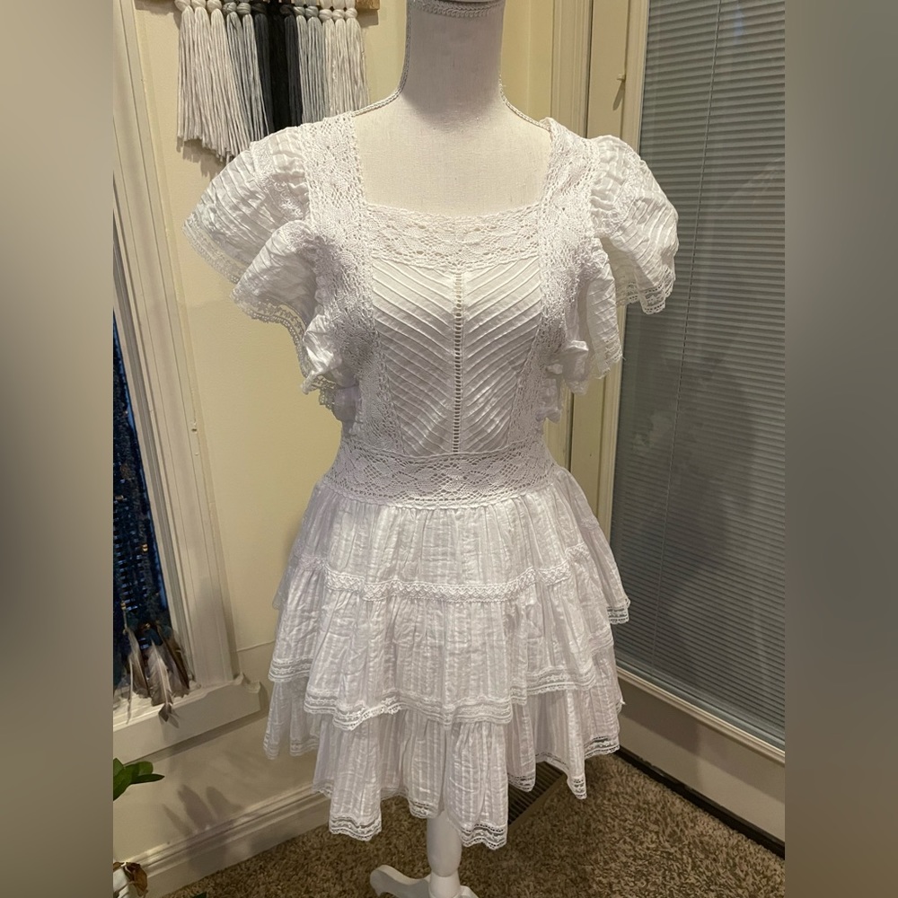 Beautiful dress with lace detail